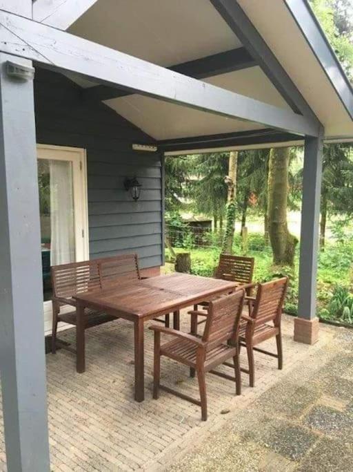 Heerlijk Huis In Een Prachtige Bosrijke Omgeving. Putten Luaran gambar